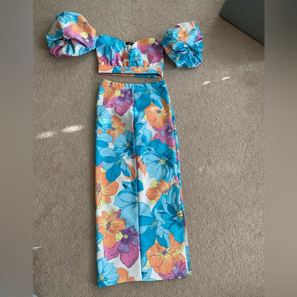 Two piece set .. blue floral set from boohoo